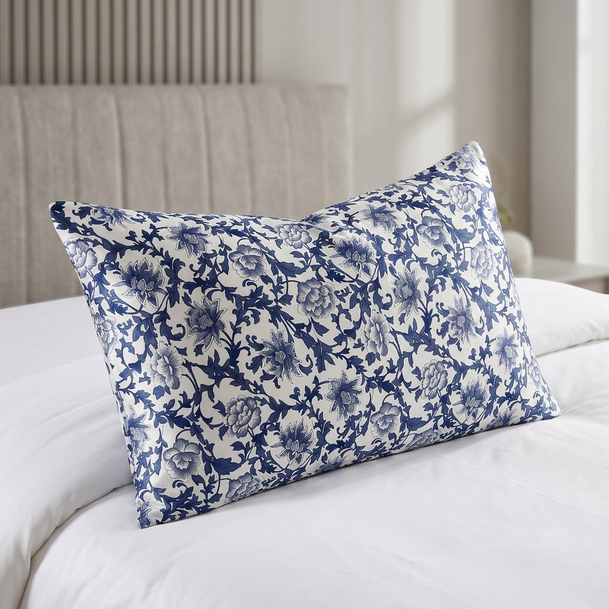 ITERPUB::cold-fleurlys-9146441007278::05-variant-blue-and-white-porcelain