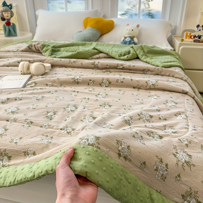 BLOOMCOOL - Floral Summer Quilt That Anchors the Bedroom