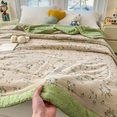 BLOOMCOOL - Floral Summer Quilt That Anchors the Bedroom