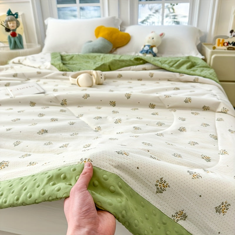 BLOOMCOOL - Floral Summer Quilt That Anchors the Bedroom