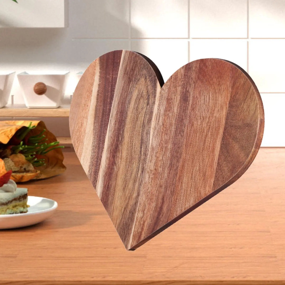 HEARVIA - Heart-Shaped Wooden Board for Chopping and Serving