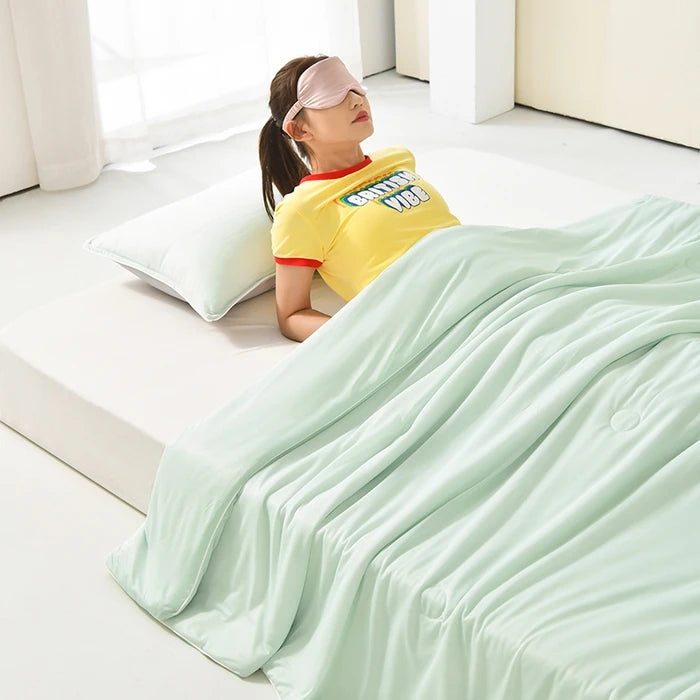 VELNIVA - Ice-Silk Cooling Comforter for Restful Summer Sleep