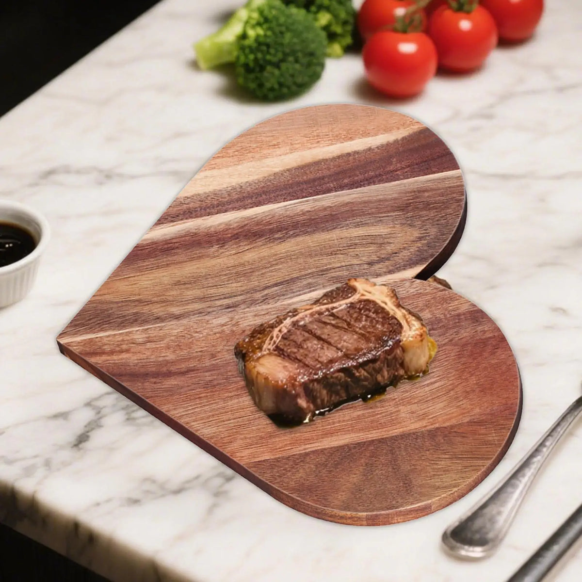 HEARVIA - Heart-Shaped Wooden Board for Chopping and Serving